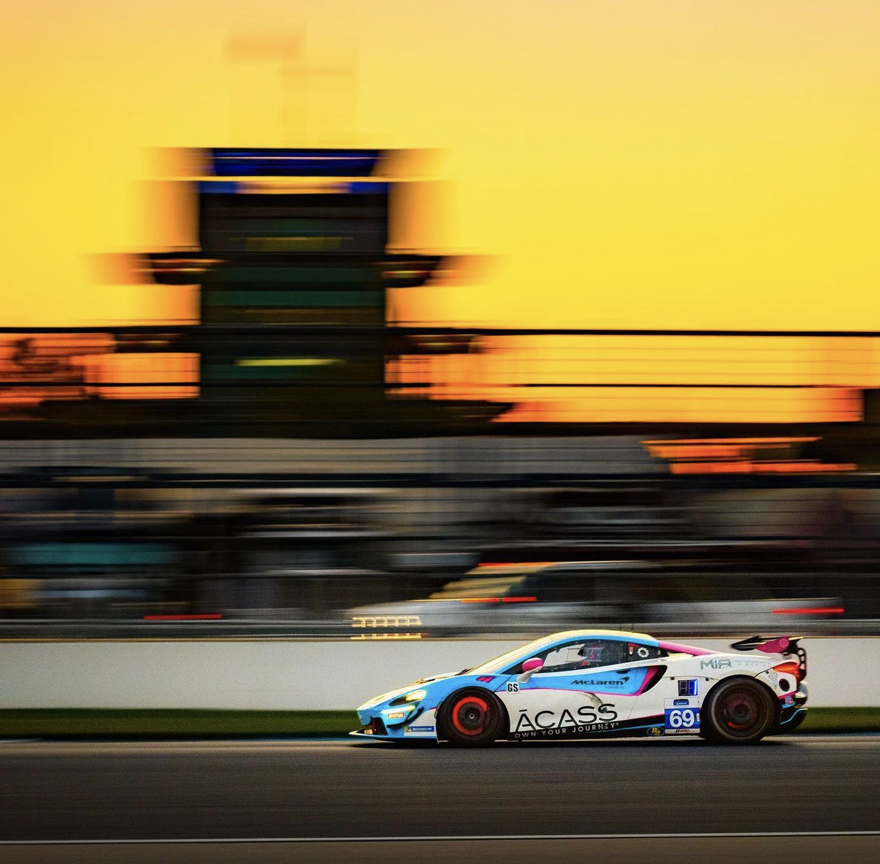 McLaren Artura GT4 racing